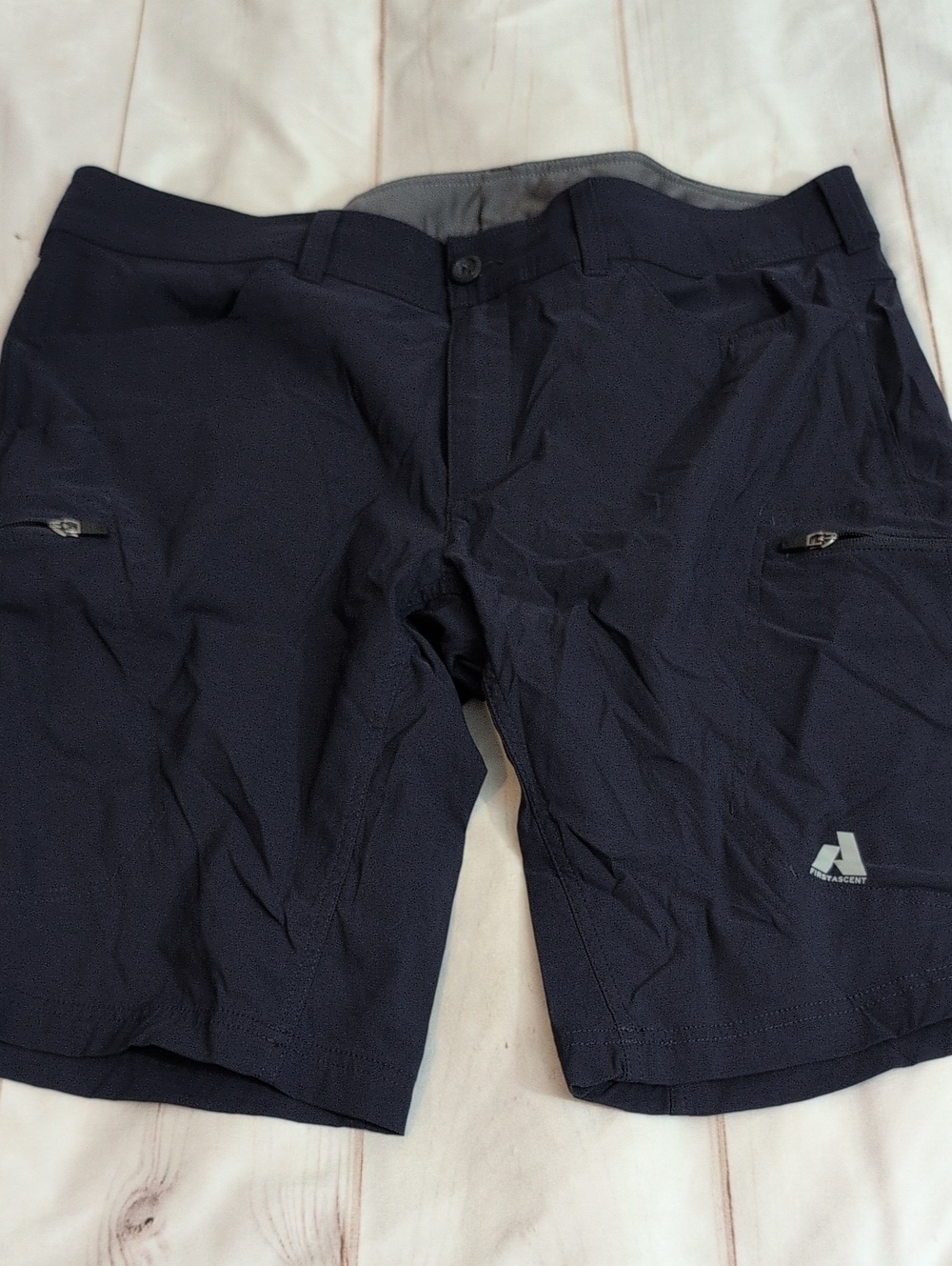 Eddie Bauer First Ascent Guide Pro Shorts Mens 40 Navy Blue Hiking Stretch Cargo